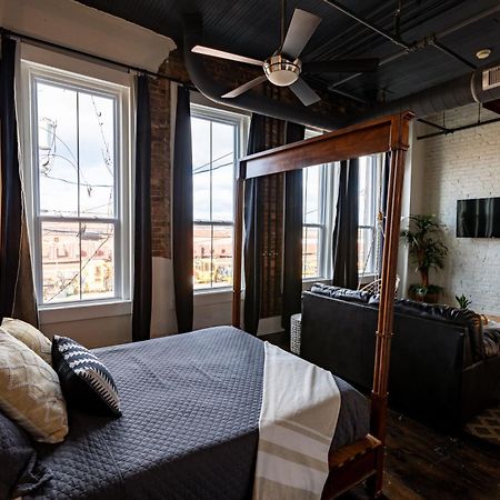 The Two Story Loft Apartment Springfield Bagian luar foto