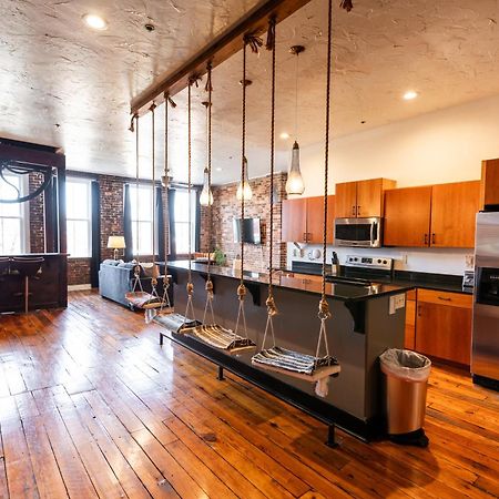 The Two Story Loft Apartment Springfield Bagian luar foto