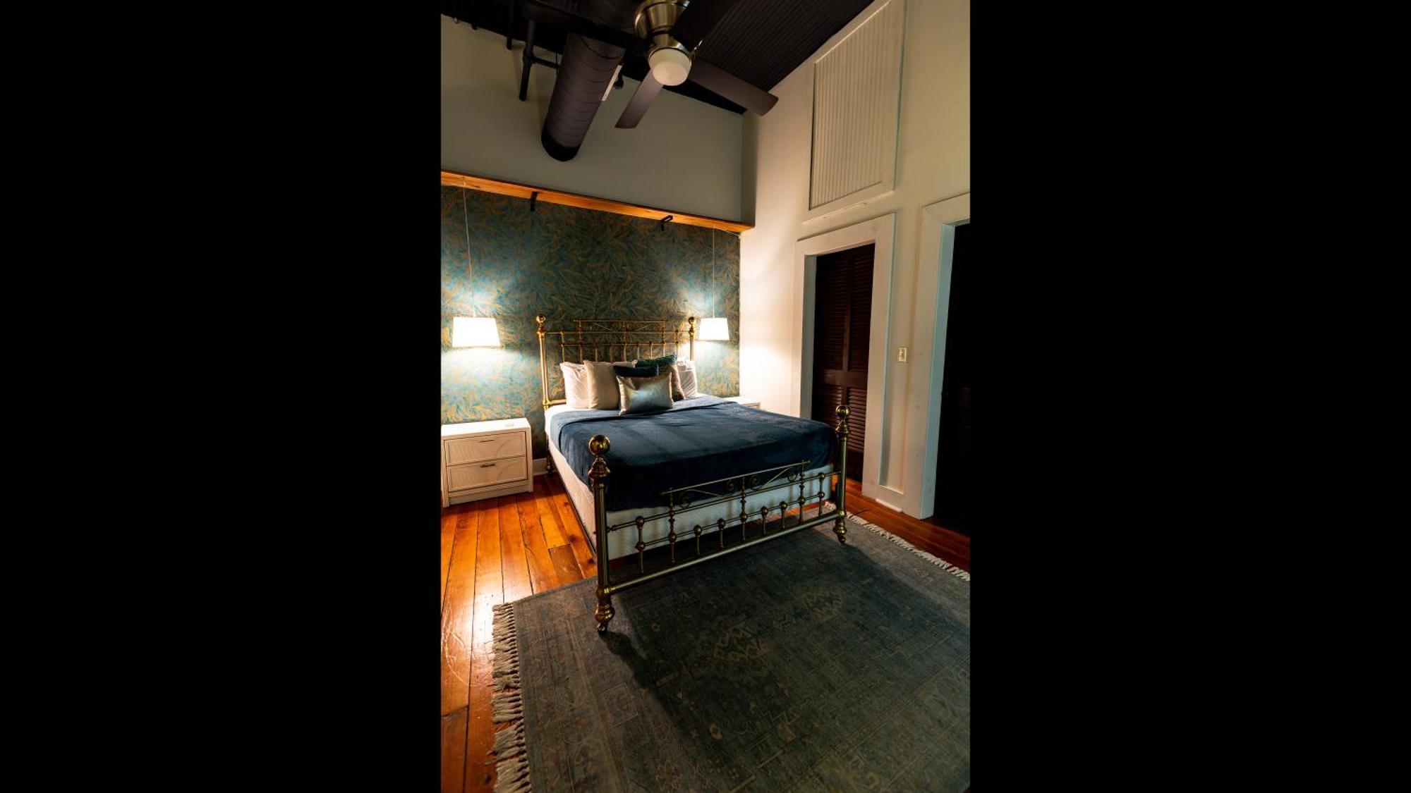 The Two Story Loft Apartment Springfield Bagian luar foto