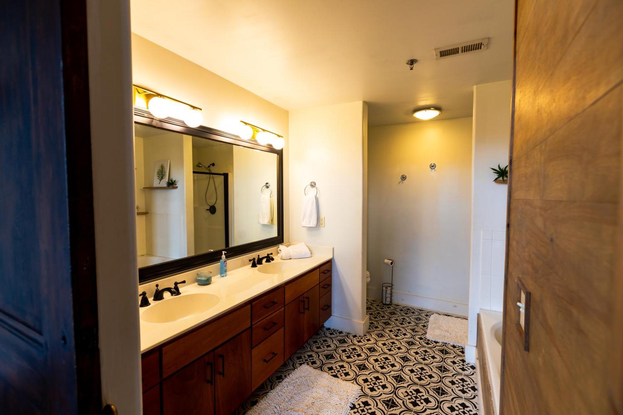 The Two Story Loft Apartment Springfield Bagian luar foto