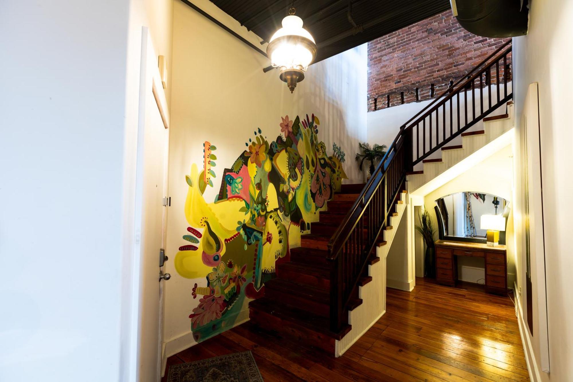 The Two Story Loft Apartment Springfield Bagian luar foto